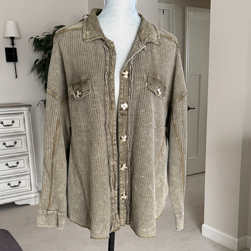 BKE women’s medium Olive Button Down boyfriend waffle Shirt